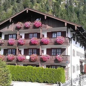 Haus Kirchplatz Reit im Winkl